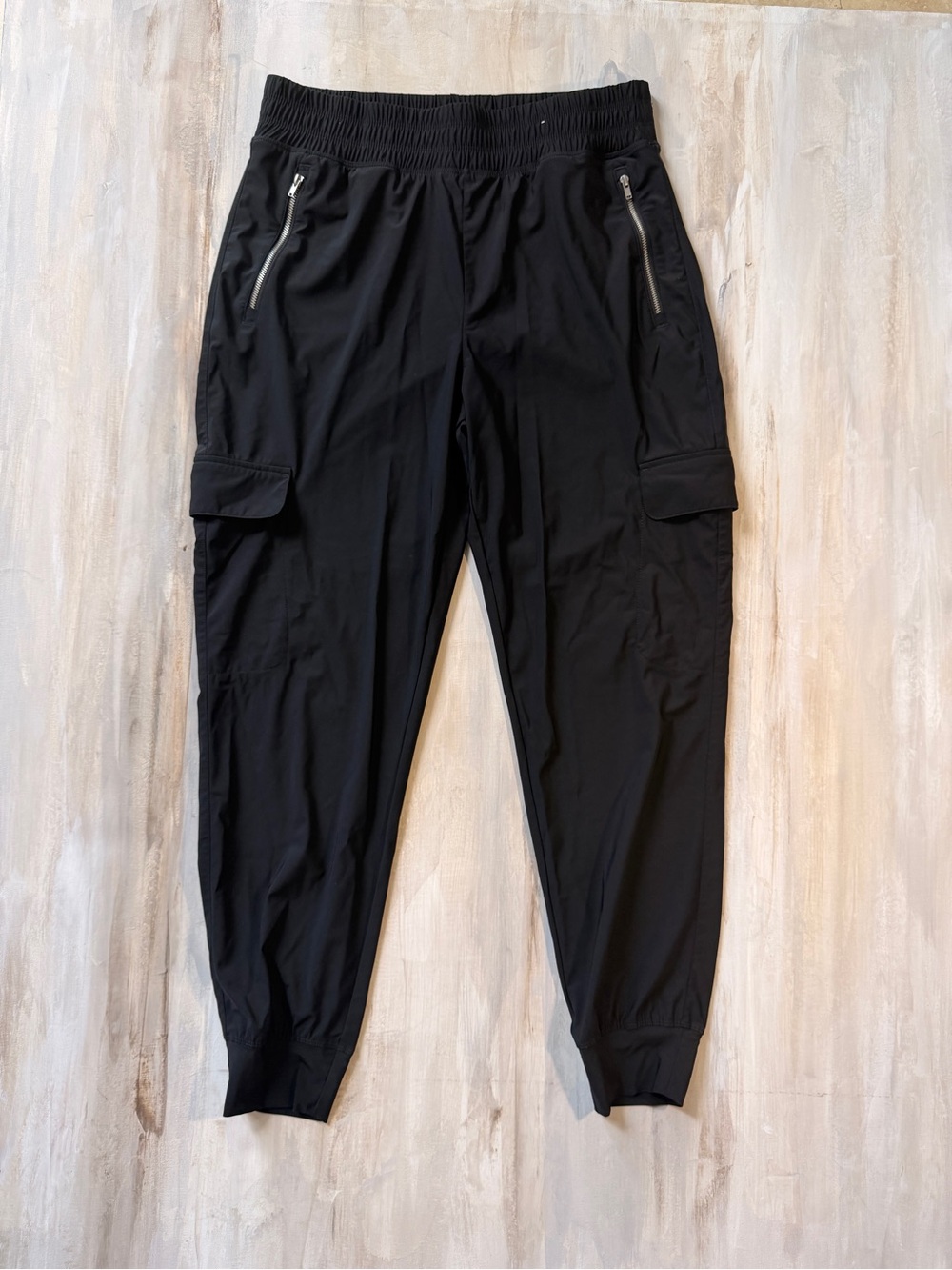 Old Navy Black High-Waisted SleekTech Cargo Joggers Size M Like New